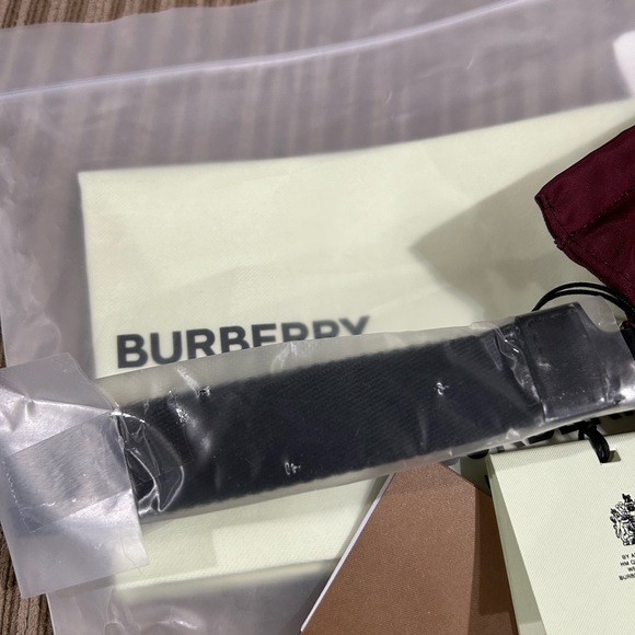 burberry zip pouch - Picture 7 of 7